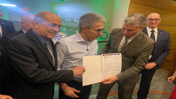 ACII ENTREGA OF&Iacute;CIO DE DEMANDAS NAS M&Atilde;OS DO GOVERNADOR ZEMA E TAMB&Eacute;M PARA O SECRET&Aacute;RIO DE ESTADO DE DESENVOLVIMENTO ECON&Ocirc;MICO FERNANDO PASSALIO