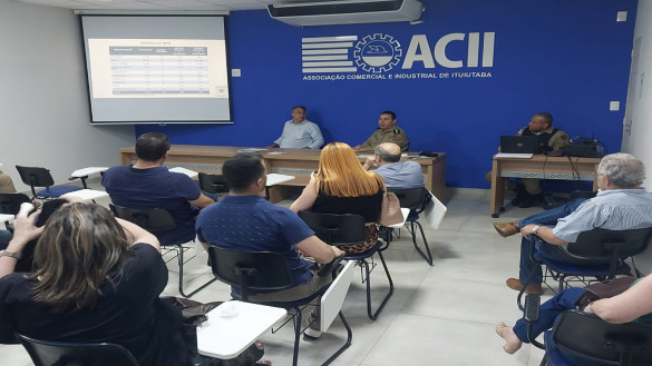 POL&Iacute;CIA MILITAR DISCUTE SEGURAN&Ccedil;A P&Uacute;BLICA NA ACII